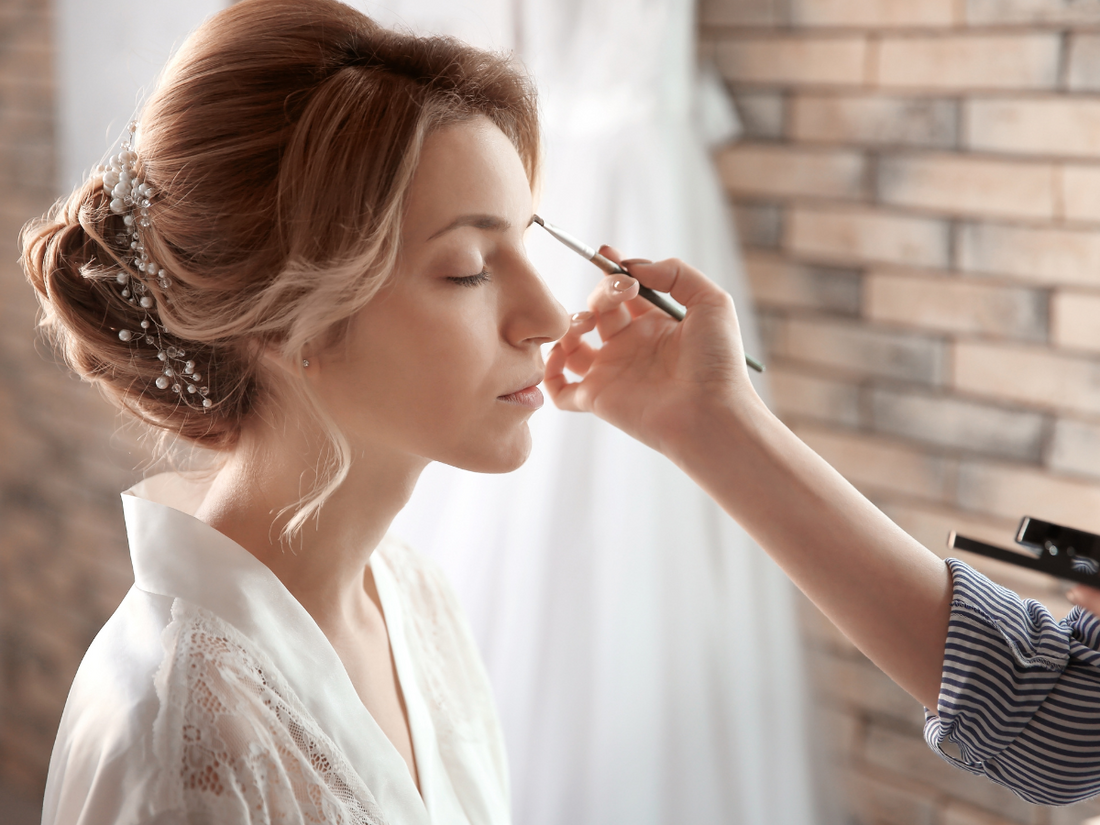 π¦π Title: Let Your Makeup Shine: π‘ Tips for Perfect Makeup Lighting!